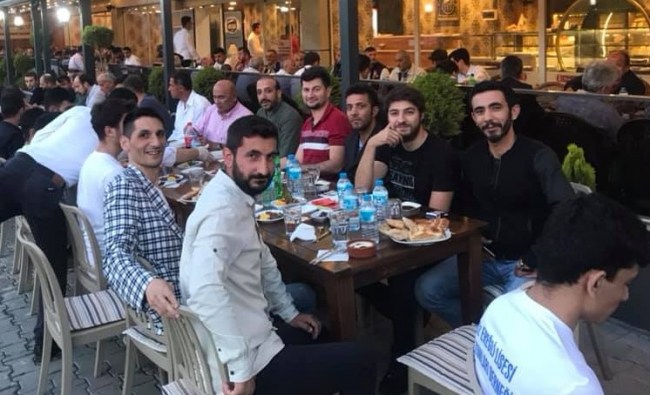 Türkler İnşaat çalışanları iftarda buluştu..