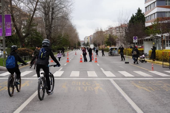 Eskişehir'de "Arabasız Pazar" yoğun ilgi gördü