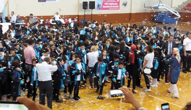 Erdemir ilkokulu 312 mezun daha verdi