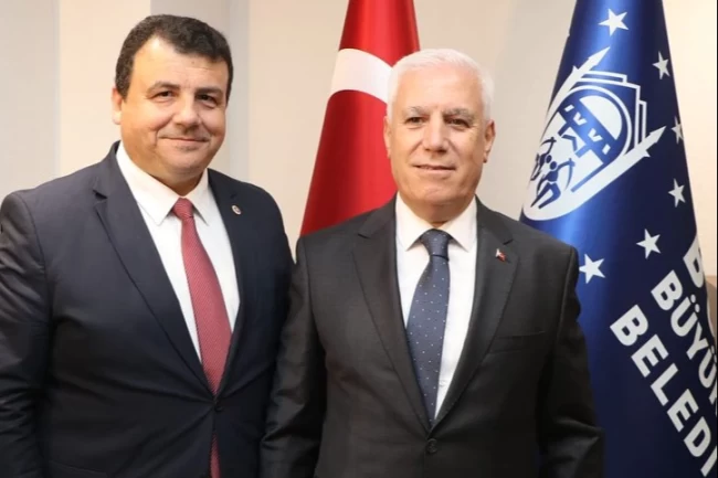 CHP'li Öztürk yoldan döndü, Büyükşehir önüne davet etti!