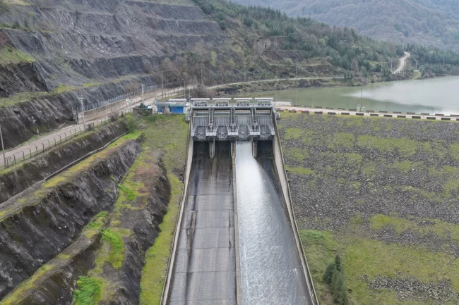 Kocaeli'nin fazla suyu Sapanca Gölü'ne aktarılıyor