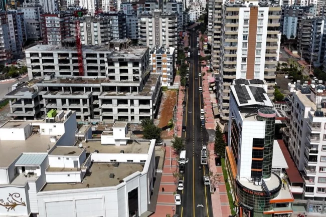 Mersin Mezitli'de 600 metrelik yol yenilendi