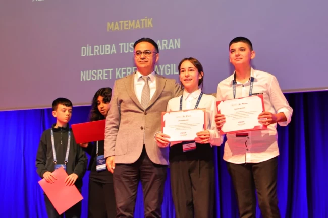 İzmir'de TÜBİTAK 2204-B Bölge Ödülleri sahiplerini buldu