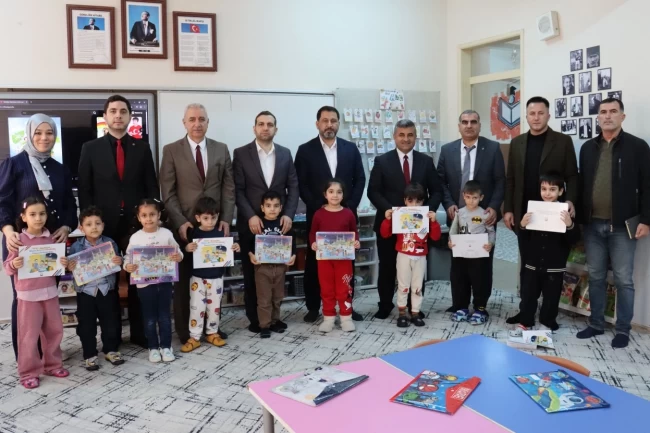 Öğrencilere okuma kitabı desteği