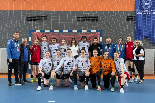 Bursalı kadınlar hentbolda zorlanmadan kazandı