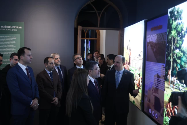 Bakan Yumaklı Konya'da Dijital Tanıtım Merkezi'ni inceledi