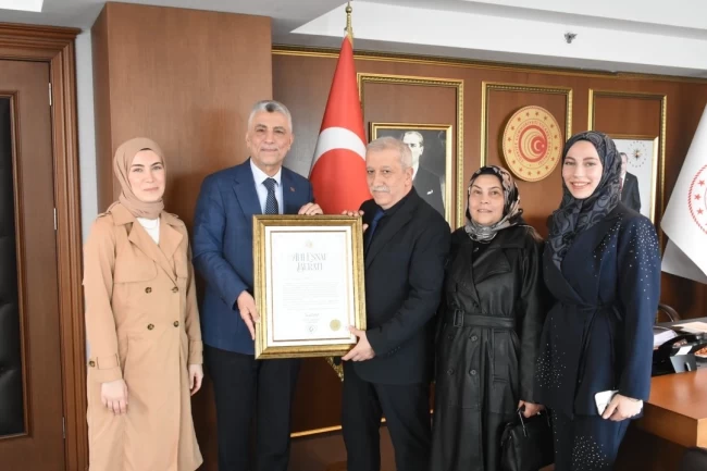 Ücret almayan esnafa Bakan Bolat'tan "Ahi Esnaf Beratı"