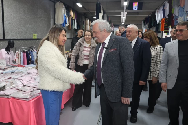 Bursa Nilüfer'in 8'inci giyim pazarı Balat'ta açıldı