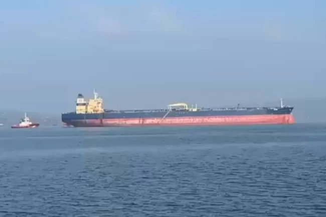 1915 Çanakkale Köprüsü önlerinde arızalanan tanker güvenli bölgeye çekildi