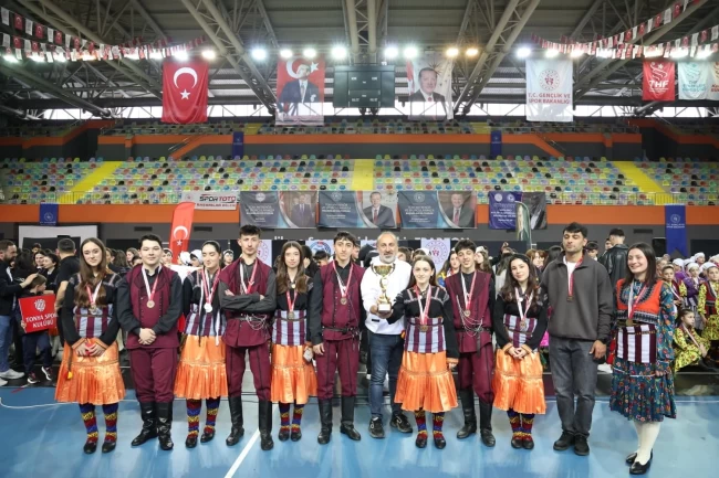 Trabzon'da halk oyunlarında çifte şampiyonluk