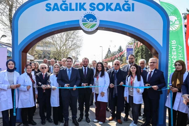 Sakarya'nın merkezine Sağlık Sokağı açıldı