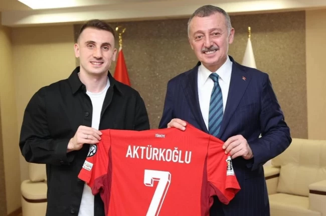 Kocaeli'nin gururundan Başkan Büyükakın'a Milli forma