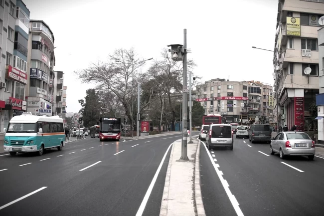 İzmir Buca'da asfalt seferberliği