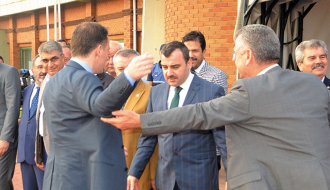 İşte kare kare tartışma anı..