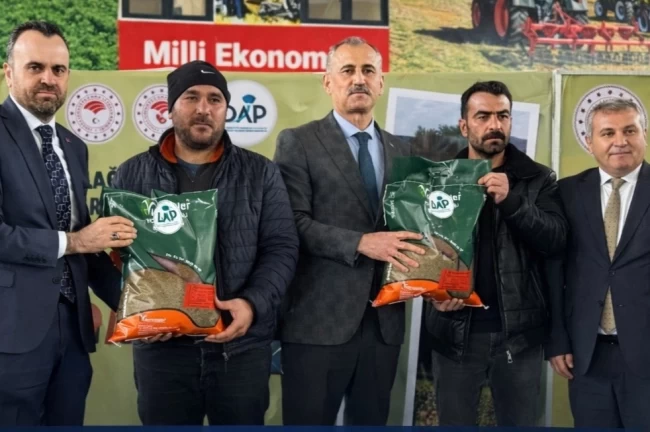 Ağrı'da 440 çiftçiye 44 ton yonca tohumu katkısı