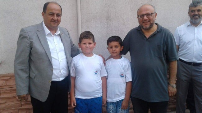 ‘’ Camiye Koşuyorum, Kuran Öğreniyorum ‘’