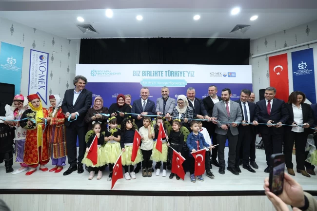 KO-MEK yıl sonu sergileri Kartepe'de başladı