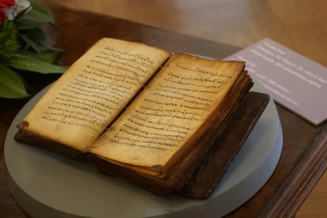 Kültür varlığı kaçakçılığıyla mücadelede önemli iade... Etiyopya'ya el yazması eser teslim edildi