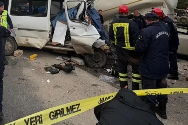 Burdur'da feci kaza: 7 ölü, 3 yaralı