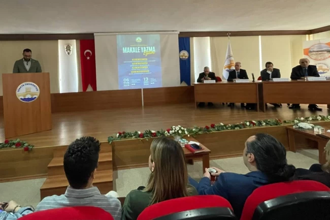 İpsala MYO akademisyenleri 'bilimsel yayıncılık' için Keşan'da buluştu