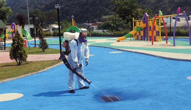 İlaçlama sırası çocuk parklarında