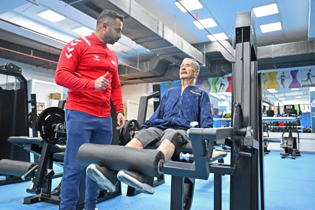 12 torunlu "Süper Dede" spor tutkusuyla gençlere taş çıkartıyor