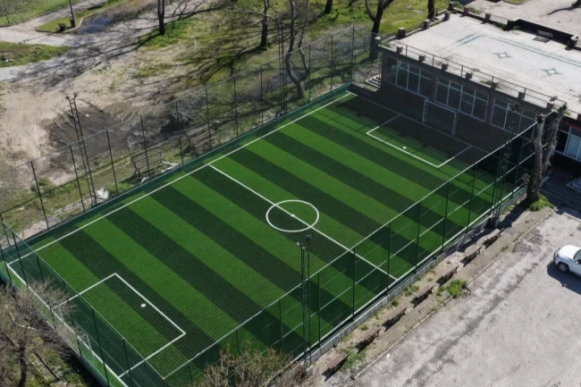 Balıkesir'de mahalleler yeni halı sahalara kavuştu