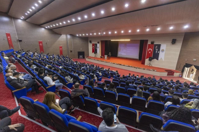 Mersin'de üniversite adaylarına meslek tanıtım semineri