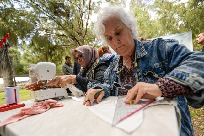 İzmir'de makineler taşındı, eğitim açık alanda sürdü... Meslek Fabrikası'nda açık hava eğitimi!