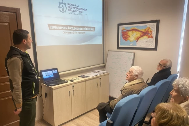 Kocaeli'de 65 yaş üstüne simülasyonlu deprem eğitimi