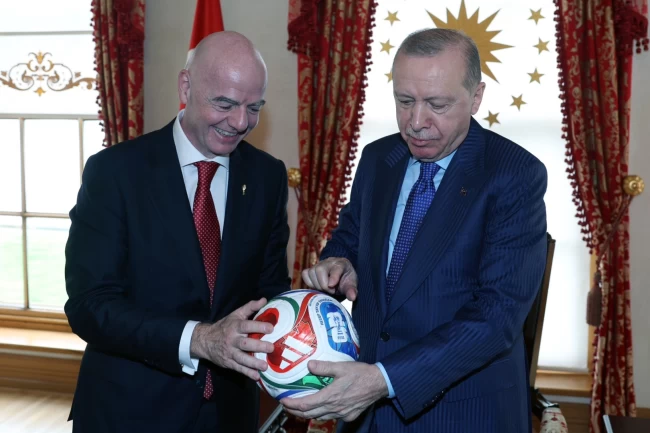 Cumhurbaşkanı Erdoğan, FIFA Başkanı'nı Dolmabahçe'de kabul etti