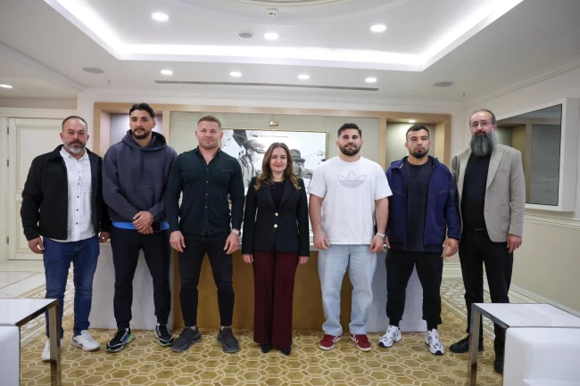 Antalya'da güreş sezonu öncesi moral ziyareti
