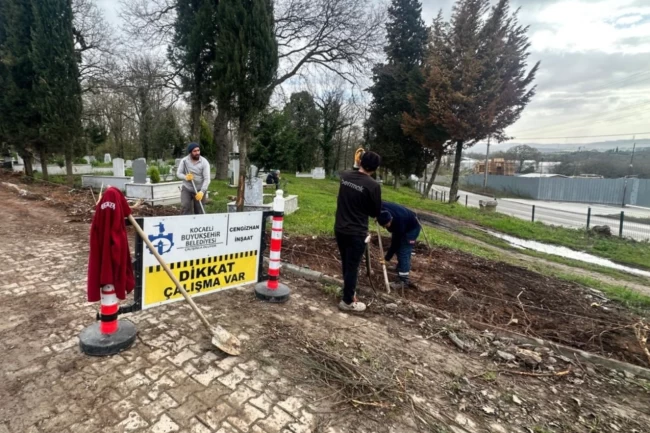 Pelitli Mezarlığı'nda tel çit ve panel uygulaması