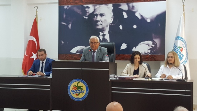 "Üniversite konusunda tüm siyasi partiler elele verdi.."