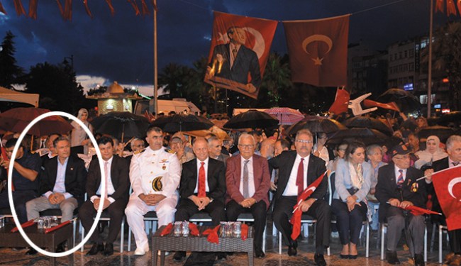 Erdoğan'ın konuşması sırasında alanı terk etti..