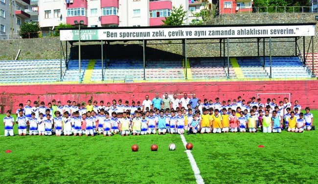 Belediyepsor Futbol Okulu, 310 öğrenci ile çalışmalarını sürdürüyor.