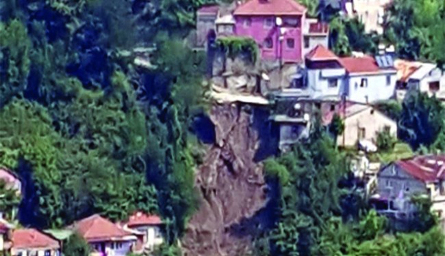 Kozlu'da heyelan.. Evler boşaltılıyor..