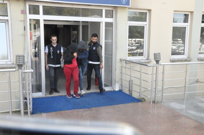 Ev hanımlarına fuhuş baskını..