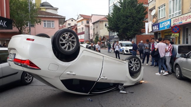Park halindeki araca çarptı, takla attı..