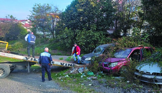 Hurda araçlar sokaklardan kaldırılıyor