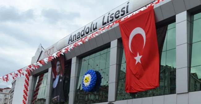 Martı Anadolu Lisesi eğitim-öğretime 'Merhaba', dedi.