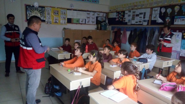 AFAD Ekibi Etwinnig Projesi için Ereğli Nimet Okulunda..