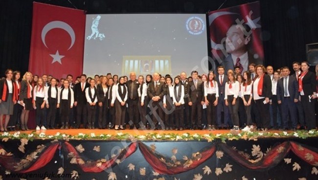 Atatürk için iki tören