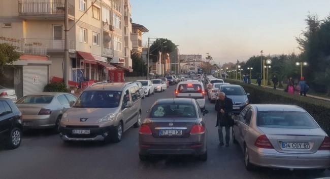 Tatoğlu’nda trafik çileden çıkartıyor..
