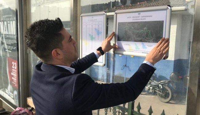 Otobüs duraklarına geçiş ve güzergah bilgileri asılıyor