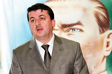 Genel Merkeze rağmen 'Adayım', dedi..