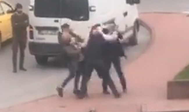 Ereğli'de sokak ortasında kavga..