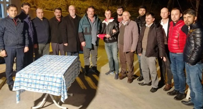 Türk Bayrağı ve Kuran-ı Kerim hediye ettiler..