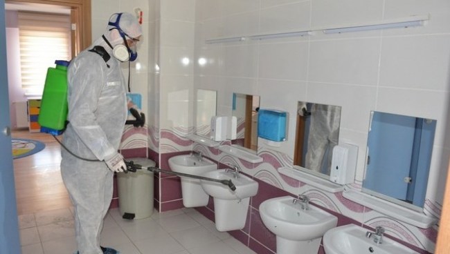 Ereğli Belediyesi, şehri dezenfekte ediyor..