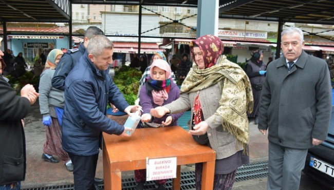 Vatandaşa “Ürünlere dokunma, mesafeni koru” uyarısı